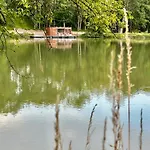 Domaine De Neuville - Flottants En Champagne Lodge *