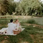 Domaine De Neuville - Flottants En Champagne Lodge *