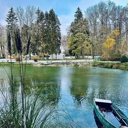 Domaine De Neuville - Flottants En Champagne * Sainte-Gemme (Marne)