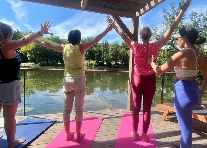 Sur L'eau - Domaine De Neuville Lodge *