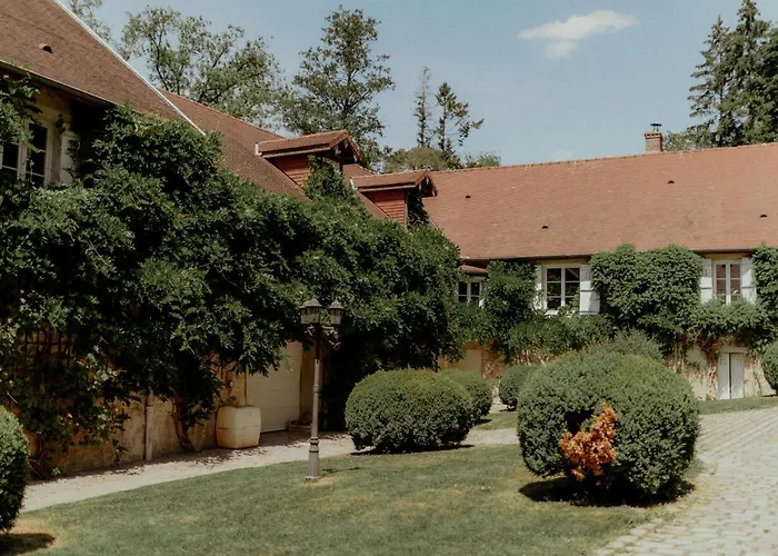 Sur L'eau - Domaine De Neuville Lodge