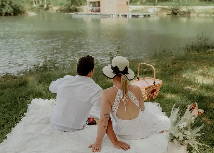 Sur L'eau - Domaine De Neuville Lodge Sainte-Gemme (Marne)