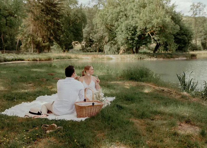 Sur L'eau - Domaine De Neuville Lodge *