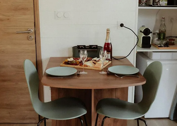 Sur L'eau - Domaine De Neuville Lodge *